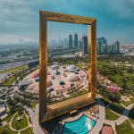 Le Dubai Frame : Marcher dans le ciel entre le passé et le futur de l’Émirat