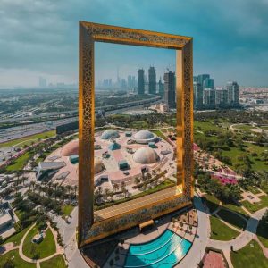 Le Dubai Frame : Marcher dans le ciel entre le passé et le futur de l&rsquo;Émirat